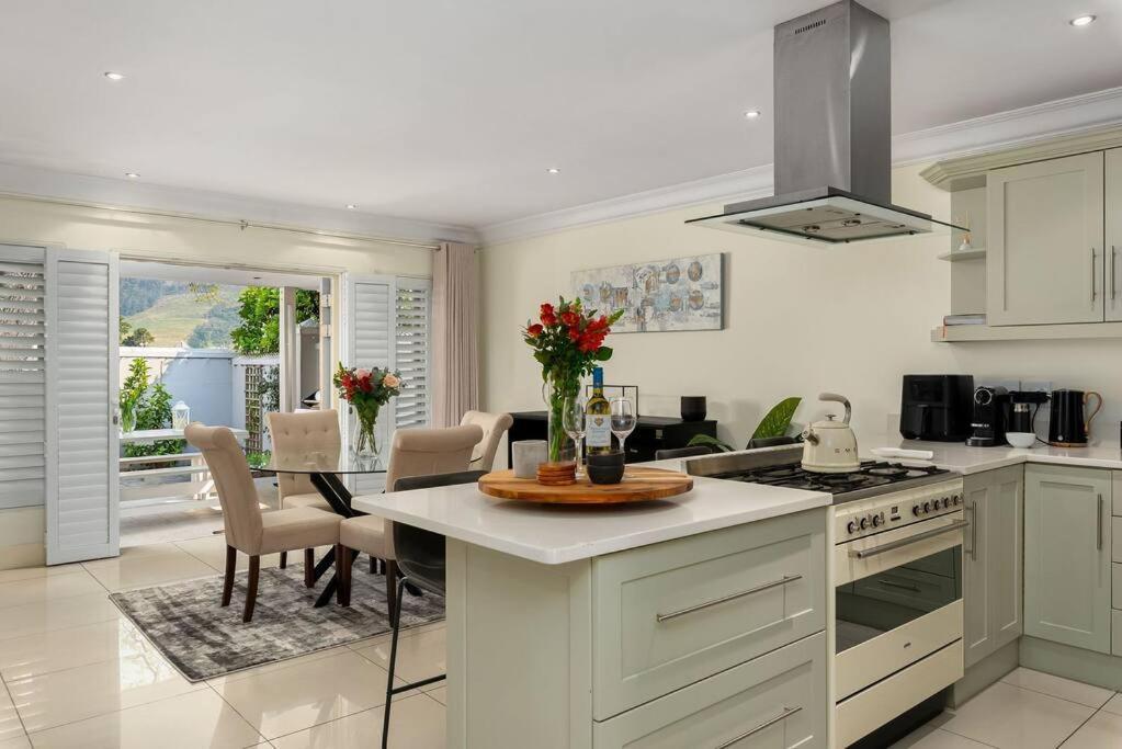 The Tram Home Stay Franschhoek Dış mekan fotoğraf