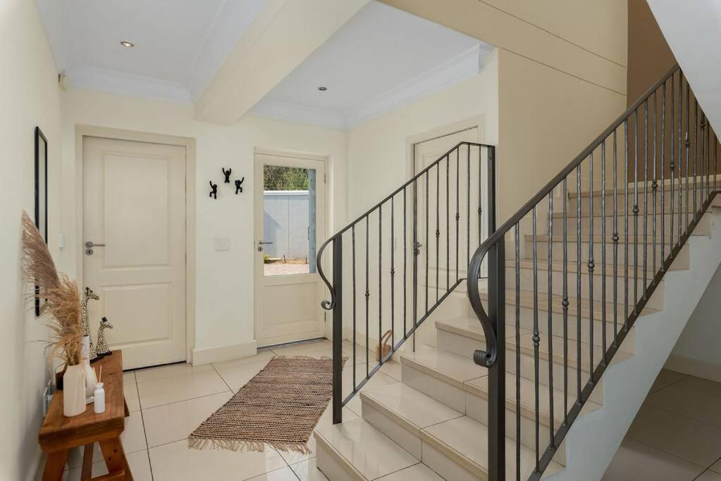 The Tram Home Stay Franschhoek Dış mekan fotoğraf